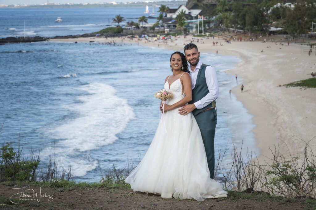 Couple heureux photographié par Fabrice Wislez Photographe de mariage à La Réunion